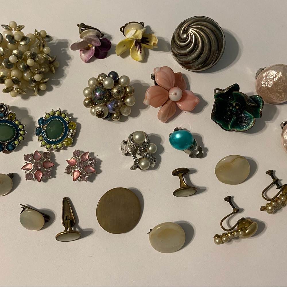 Bundle of vintage/antique earrings, brooches, cuff links & tie tack